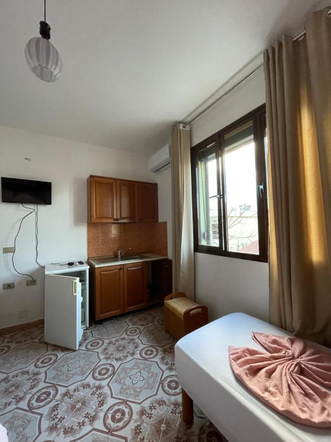 Vila Osmenaj Rent Room Or Apartment Vlorë Exterior foto